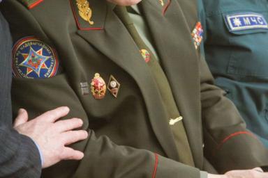 Лукашенко пообещал заняться вплотную вопросами госслужащих и военных