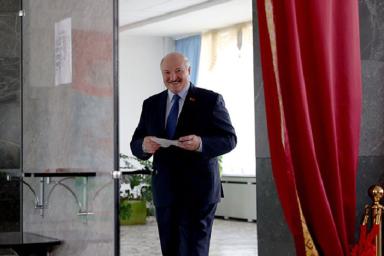 Еще один лидер поздравил Лукашенко с победой на выборах