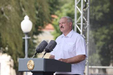 «Я хорошо знаю, какие они хотят перемены». Лукашенко сделал заявление о Конституции
