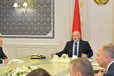 Лукашенко: «Надо связаться с Путиным. Потому что это уже угроза не только Беларуси»