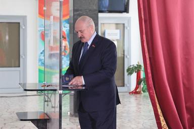 Лукашенко: выборы прошли как праздник, но те, кто захотел его испортить, засветились еще ярче