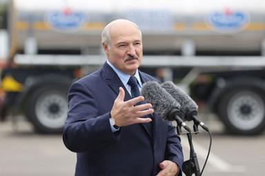 Лукашенко: Беларусь хотят превратить в театр военных действий