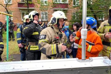 Взрыв и пожар произошли в жилом доме в Москве: подробности ЧП