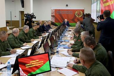Лукашенко об угрозах в адрес семей военных и правоохранителей: не надо играть с огнем