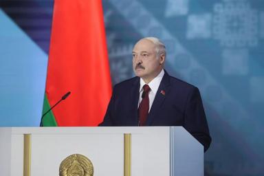 «Они ж вчера кланялись, извивались». Лукашенко высказался о тех, кто резко изменил свое отношение к власти