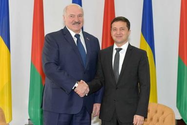 Лукашенко и Зеленский обсудили задержание боевиков в Беларуси