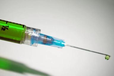 В России рассказали об итогах тестирования вакцины от COVID-19 на людях