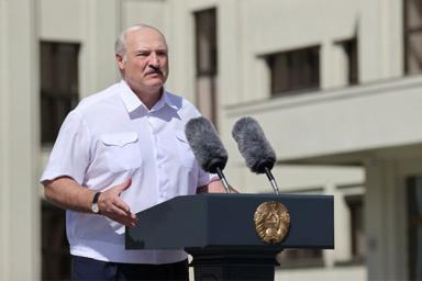 В чем смысл новой кричалки оппонентов Лукашенко «Собачку!»