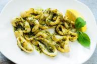 Как приготовить кальмары вкусно и быстро: простой рецепт