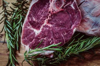Можно ли есть красное мясо без риска развития рака? Онкологи дали ответ