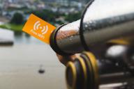 От посещения каких сайтов стоит отказаться при подключении через общественный Wi-Fi