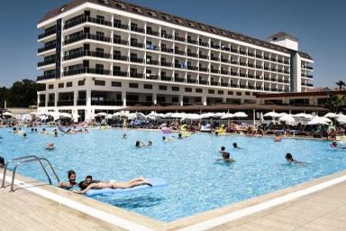 В турецких отелях ужесточают правила пребывания: туристов с COVID-19 принудительно изолируют