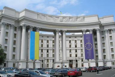 Украина не разрывает дипотношения с Беларусью