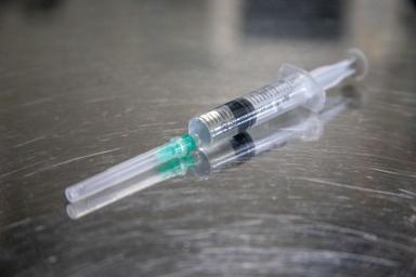В интернете появились первые объявления о продаже поддельной вакцины от COVID-19