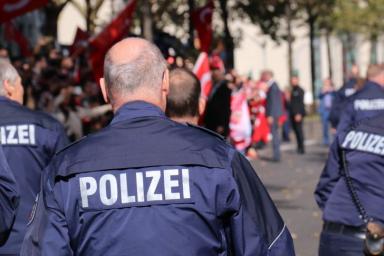 В столице Германии против карантина из-за COVID-19 взбунтовались 10 тысяч человек