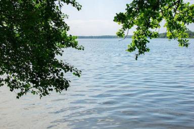 В Гродно мужчина хотел переплыть озеро и едва за это не поплатился жизнью