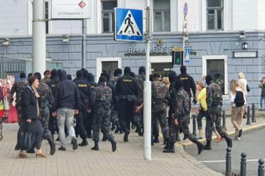 Протестующие в Гродно забросали милицию камнями