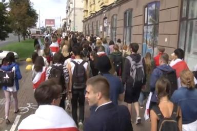 Силовики начали задерживать студентов в центре Минска