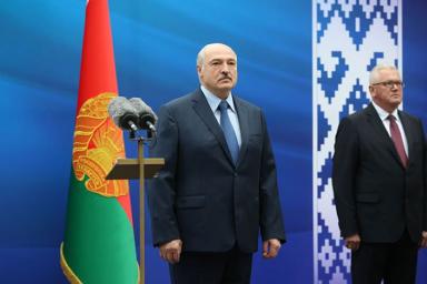 Лукашенко: Я не держусь за власть посиневшими пальцами 