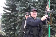 Лукашенко об автомате: Сажусь в вертолет. Но они же, сволочи-американцы, из космоса видят все