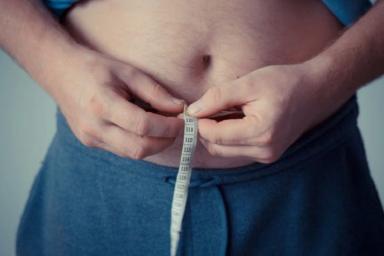 Диетологи рассказали о последствиях мужского ожирения