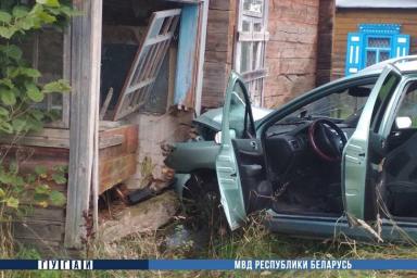 В Ивановском районе девушка на Peugeot врезалась в дом