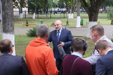 Лукашенко: вошедшие в Координационный совет чиновники ответят по закону