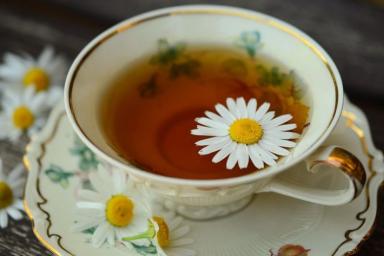 Почему стоит пить ромашковый чай: медики назвали 5 причин