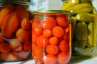 Нежные и сочные помидоры без уксуса на зиму: простой рецепт