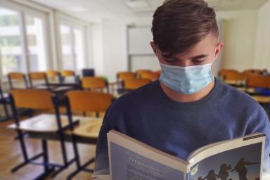 Медики рассказали, какие симптомы не стоит игнорировать у школьников на фоне пандемии коронавируса
