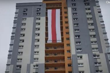 МЧС просит жильцов многоэтажек не превращать дома в витрины для негосударственной символики