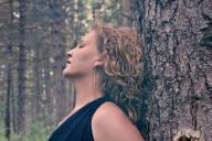 Психологи перечислили 5 признаков того, что мужчина тайком от жены готовится к разводу