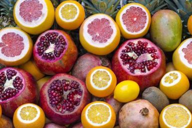 Медики назвали фрукт, замедляющий старение