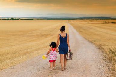 5 вредных мифов о воспитании, в которые верят родители