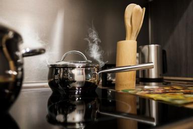 Как придать блестящей посуде красивый внешний вид: 3 лайфхака, о которых мало кто знает