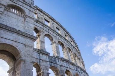 В Риме задержан турист, который расписался на стене Колизея