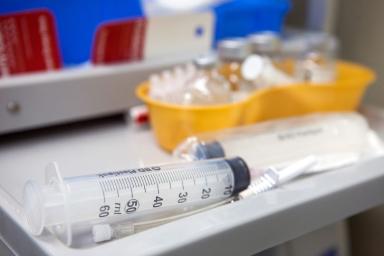 В Китае одобрена для испытаний вакцина от коронавируса в виде назального спрея