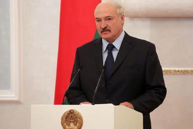 «Я готов защищать мою страну до конца». Лукашенко объяснил свое появление с автоматом