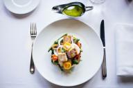 Готовим вкусный и сытный перекус: курица с томатами и сыром