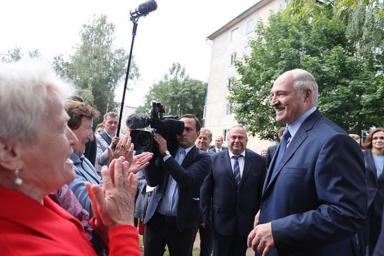 Лукашенко – избирательнице: Дайте хоть пять лет протянуть