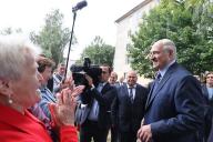 Лукашенко – избирательнице: Дайте хоть пять лет протянуть