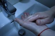 Названы симптомы опасного вида рака, которые можно заметить на руках