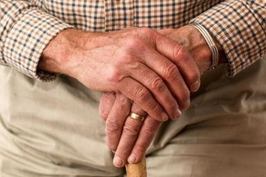 Перечислены 6 повседневных привычек, которые повышают риск деменции