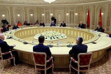 Лукашенко заявил об отечестве от Бреста до Владивостока