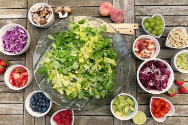 Как сделать любой салат вкуснее и полезнее: 5 секретов