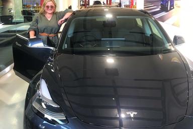 Не угоняйте Tesla: Угонщики рискнули увести автомобиль и теперь вряд ли им захочется даже подходить к нему