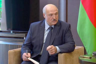 Лукашенко рассказал, как Тихановская рыдала у него на шее