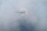 Удивительное явление: Пассажир выглянул в иллюминатор и увидел невероятное