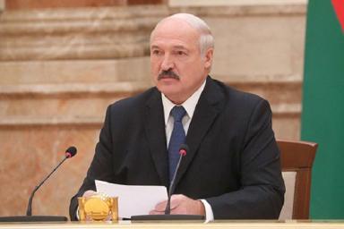 Такого вы не видели: В День учителя «Пул Первого» опубликовал архивное фото Лукашенко