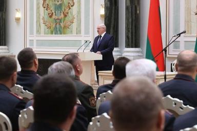 Лукашенко заявил, что его новые помощники наведут порядок в стране 